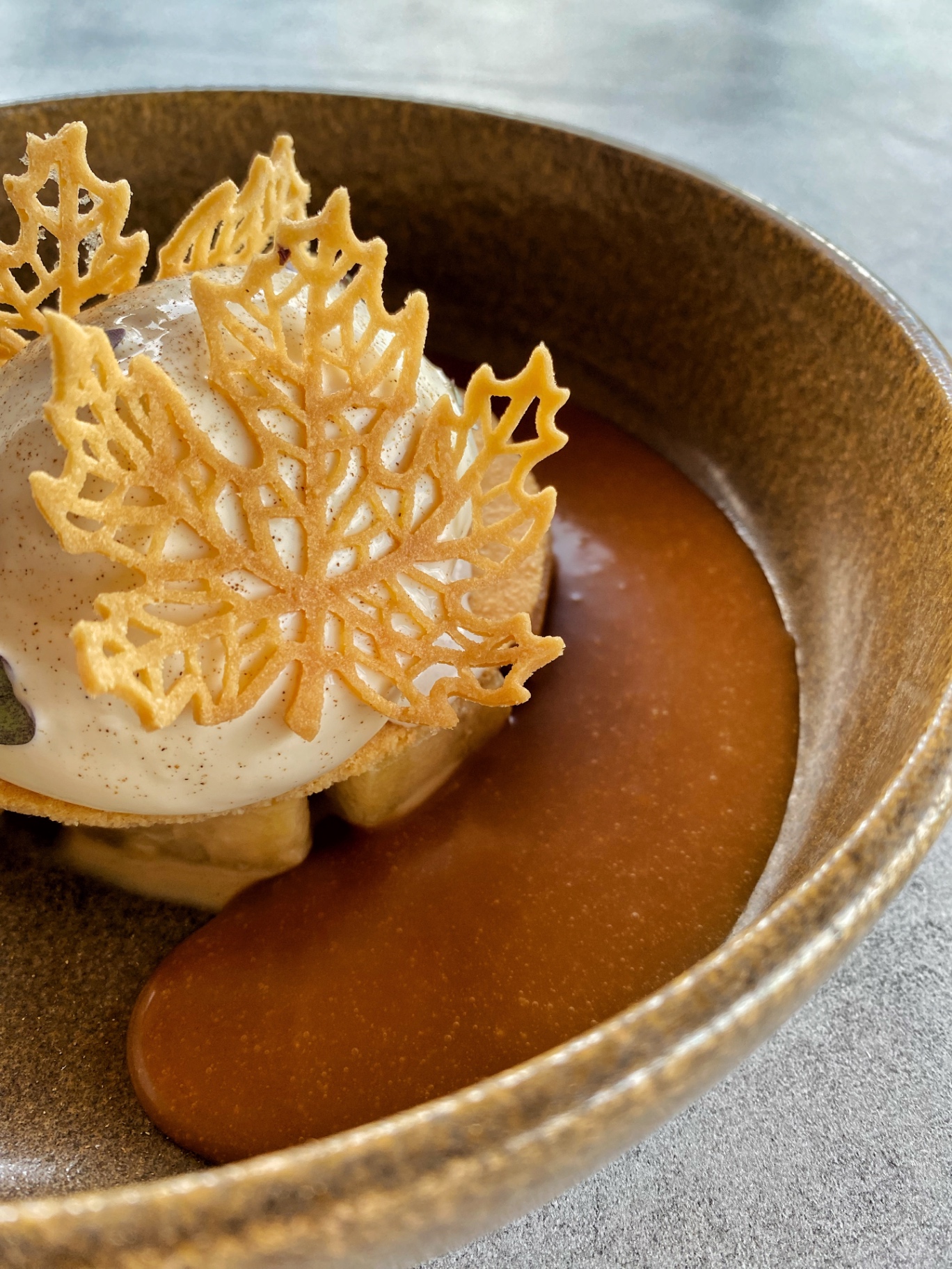 Salted caramel & apples — fine dining από τον pastry consultant Argyris Poptsios για Panorama Restaurant